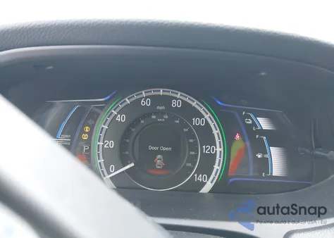 2017 Honda Accord Hybrid Touring z USA, uszkodzony, nr VIN JHMCR6F77HC001147